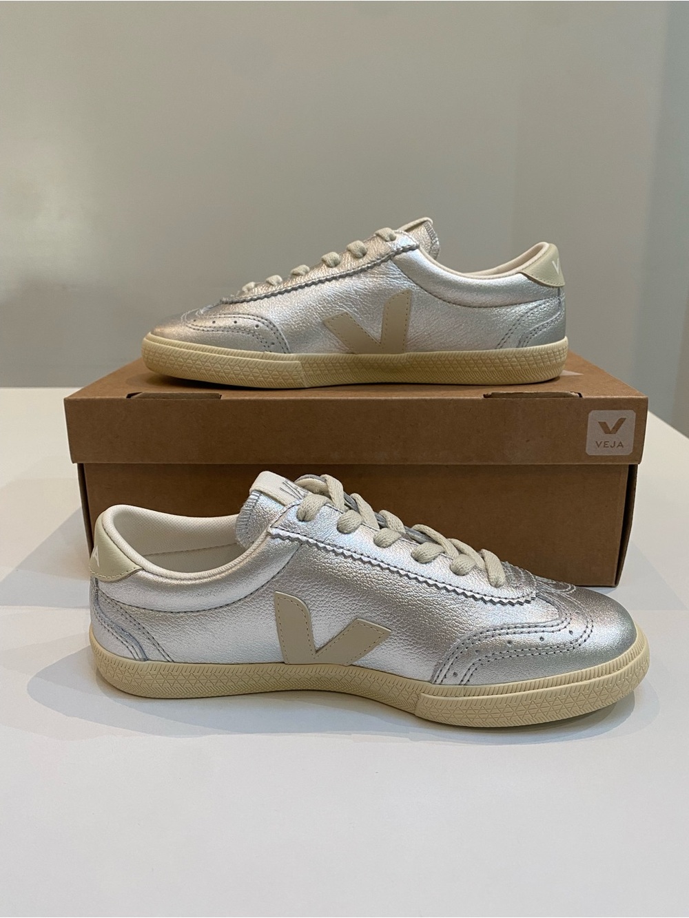 Veja Women’s Volley Leather Sneaker in Silver/Pierre sz 36EU/5US New in Box - Picture 4 of 7